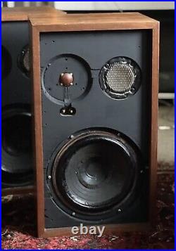 ACOUSTIC RESEARCH AR-2AX Speakers READ