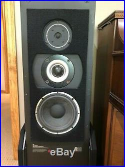 AR90 ACOUSTIC RESEARCH TELEDYNE VINTAGE SPEAKERS in Nice Condition
