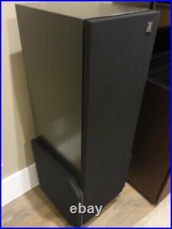 AR90 Acoustic Research Stereo Speakers