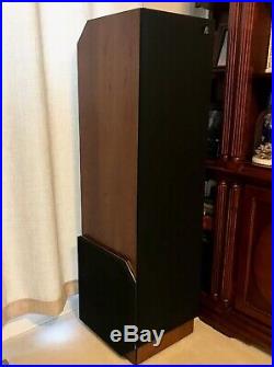 AR9 Acoustic Research Audiophile Speakers With Original Boxes Close Serials
