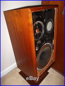 AR 2a ACOUSTIC RESEARCH SPEAKERS RESTORED! AR-2a BEAUTIFUL VINTAGE PAIR