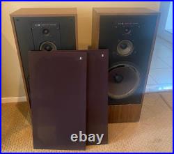 AR ACOUSTIC RESEARCH AR58BX Speaker Cabinets- Excellent Condition Make an Offer