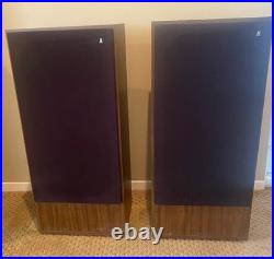 AR ACOUSTIC RESEARCH AR58BX Speaker Cabinets- Excellent Condition Make an Offer