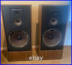 AR ACOUSTIC RESEARCH AR58BX Speaker Cabinets- Excellent Condition Make an Offer