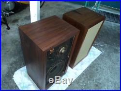 A VINTAGE PAIR of AR-3 SPEAKERS ACOUSTIC RESEARCH AR 3