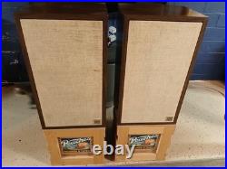 Accoustic Research AR-8 Speakers