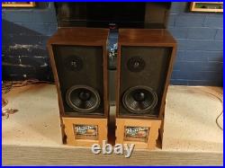 Accoustic Research AR-8 Speakers