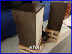 Accoustic Research AR-8 Speakers