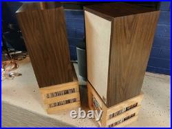 Accoustic Research AR-8 Speakers