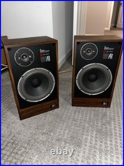 Acoustic Research AR18J HiFi Bookshelf Speakers. Serviced. Sound fantastic