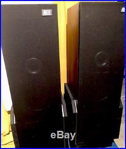 Acoustic Research AR90 speakers