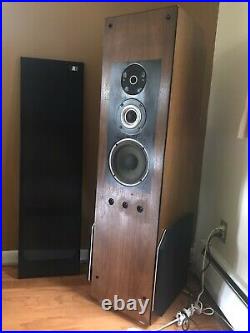 Acoustic Research AR9 Speakers