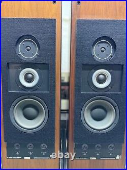 Acoustic Research AR9 Speakers