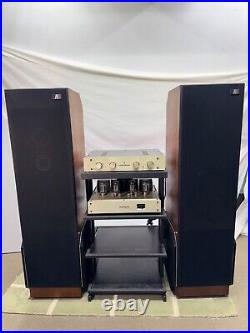 Acoustic Research AR9 Speakers