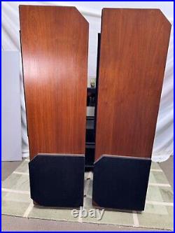 Acoustic Research AR9 Speakers