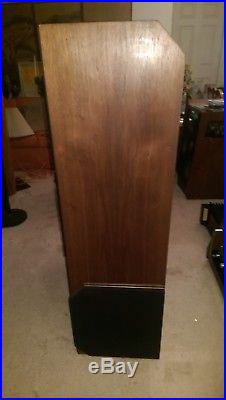 Acoustic Research AR9 Vintage Reference Walnut Stereo Speakers-Near Mint