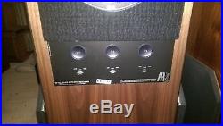 Acoustic Research AR9 Vintage Reference Walnut Stereo Speakers-Near Mint