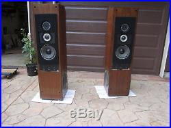 Acoustic Research AR9 speakers