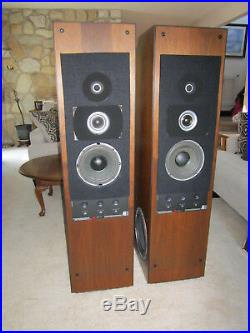 Acoustic Research AR9 speakers