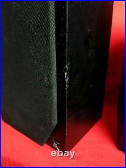 Acoustic Research AR 208V Pair Of vintage Bookshelf Speakers