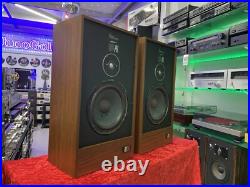 Acoustic Research AR 25 Speakers 2 Way 50 Watts RMS Vintage 1979 WORK Good Look