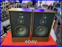 Acoustic Research AR 25 Speakers 2 Way 50 Watts RMS Vintage 1979 WORK Good Look