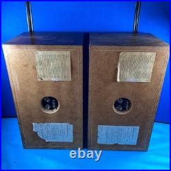 Acoustic Research AR-2 Vintage Loudspeakers Good Acoustic Research AR-2 Vintage Loudspeakers Good