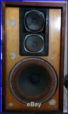 Acoustic-Research-AR-2-speaker(1) working