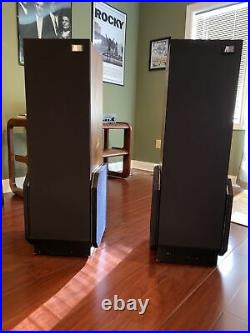 Acoustic Research AR 90 Speakers