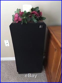 Beautiful Pair Of The Acoustic Research Ar91 Speakers