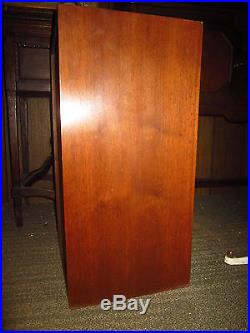 Beautiful Pair of Vintage Acoustic Research AR-2ax 3 Way Speakers Walnut