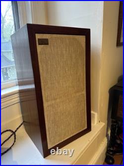 Beautiful Vintage Acoustic Research AR-3a speakers Hi-Fi at its finest