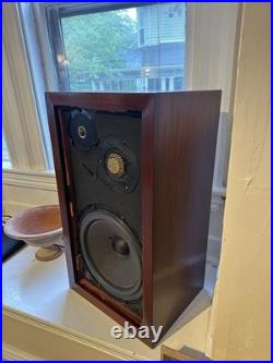Beautiful Vintage Acoustic Research AR-3a speakers Hi-Fi at its finest