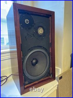 Beautiful Vintage Acoustic Research AR-3a speakers Hi-Fi at its finest