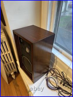 Beautiful Vintage Acoustic Research AR-3a speakers Hi-Fi at its finest