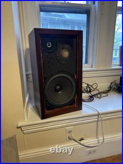 Beautiful Vintage Acoustic Research AR-3a speakers Hi-Fi at its finest