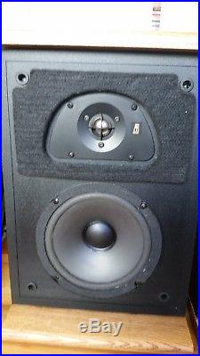 Beautiful pair of Acoustic Research TSW 110 speakers
