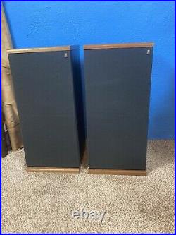Excellent pair of AR TSW-510 Loudspeakers Acoustic Research Vintage Walnut