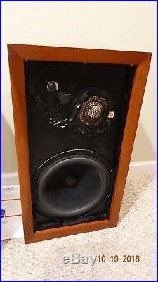 Exceptionally Beautiful Pair Of The Acoustic Research Ar3a Speakers In Cherry