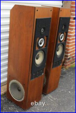 Nice Pair of Vintage Teledyne Acoustic Research AR9 Speakers