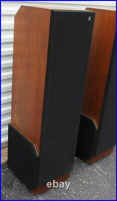 Nice Pair of Vintage Teledyne Acoustic Research AR9 Speakers