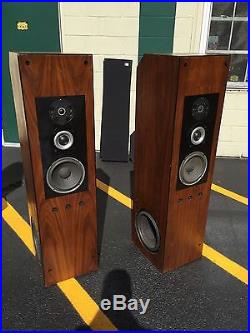 Pair AR9 Acoustic Research Speakers