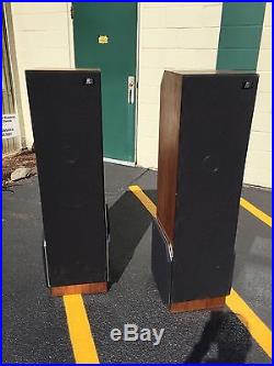 Pair AR9 Acoustic Research Speakers