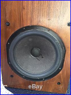 Pair AR9 Acoustic Research Speakers