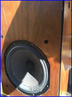 Pair AR9 Acoustic Research Speakers