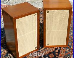 Pair Acoustic Research AR-3 Speakers
