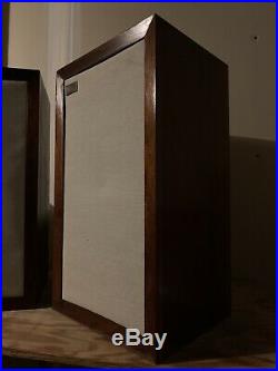 Pair of Vintage Acoustic Research ar3 Speakers Fresh Service