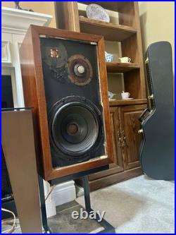 Pair of original cherry vintage Acoustic Research AR-3 speakers Pair of original cherry vintage Acoustic Research AR-3 speakers
