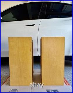 Rare Acoustic Research AR-3 Speakers. With stand. All original