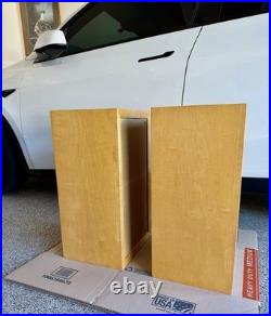 Rare Acoustic Research AR-3 Speakers. With stand. All original